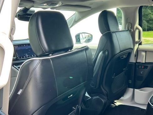 Used 2024 Chrysler Pacifica Limited FWD image 40