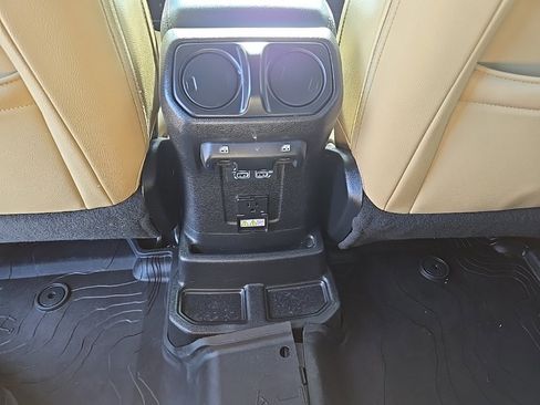 Used 2018 Jeep Wrangler Unlimited Sahara image 26