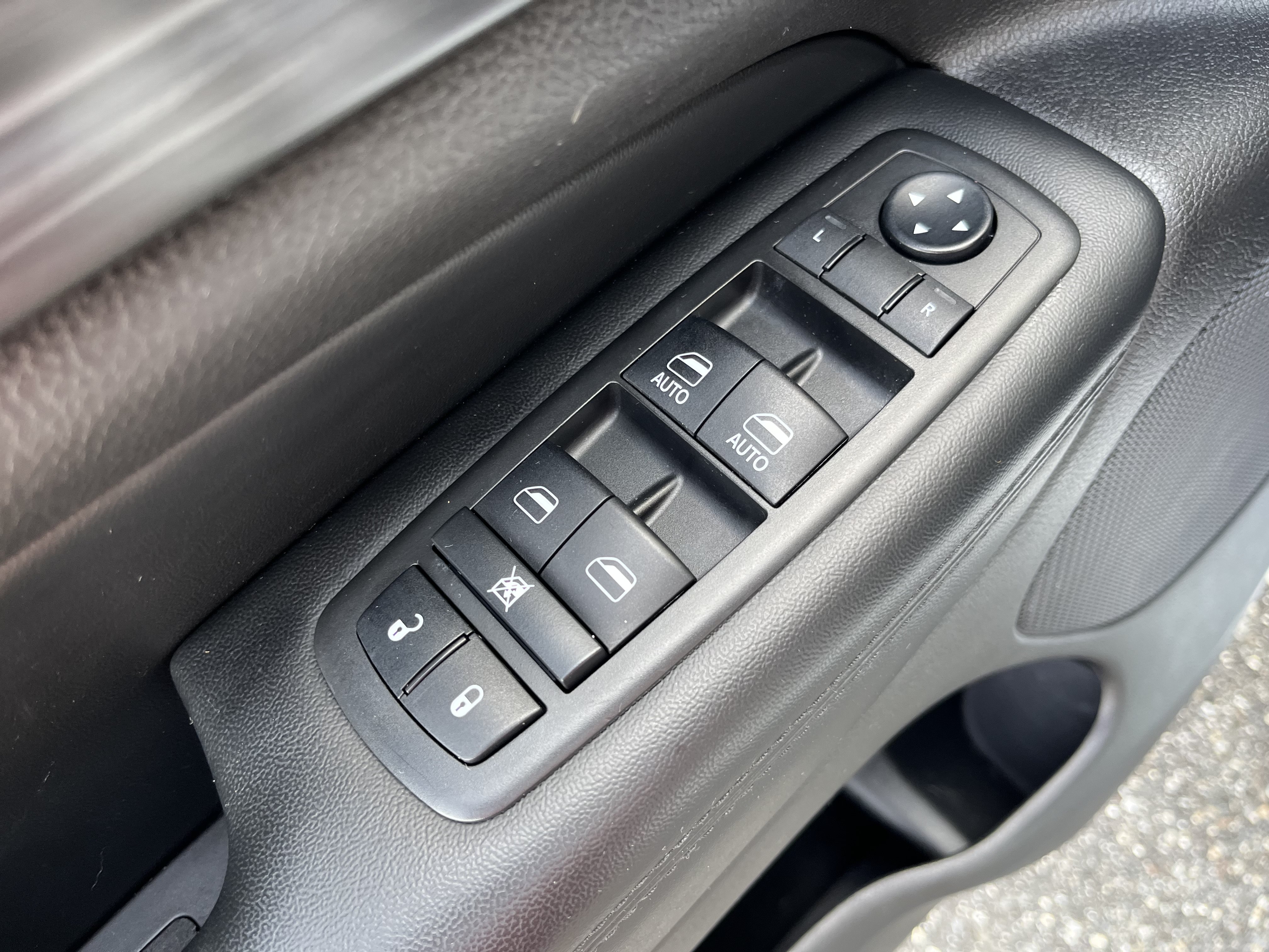 Used 2019 Jeep Grand Cherokee Altitude AWD/4WD image 14