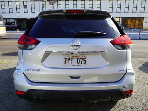 Used 2018 Nissan Rogue SV FWD image 25
