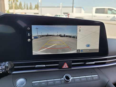 Used 2025 Hyundai Elantra SEL FWD image 17