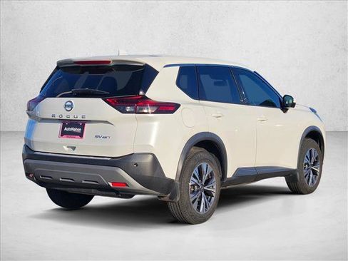 Used 2021 Nissan Rogue SV image 5