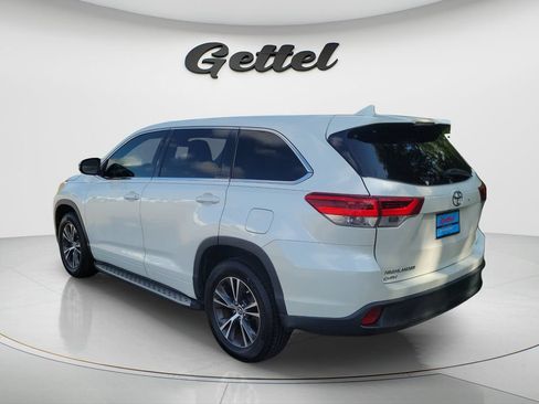 Used 2018 Toyota Highlander Plus FWD image 7