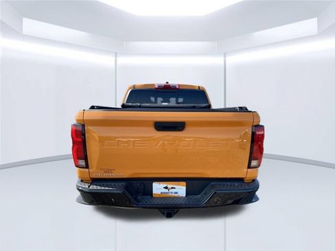 Used 2025 Chevrolet Colorado Z71 w/ Technology Package AWD/4WD image 9
