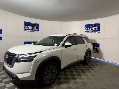 Used 2024 Nissan Pathfinder SL w/ SL Premium Package AWD/4WD image 6