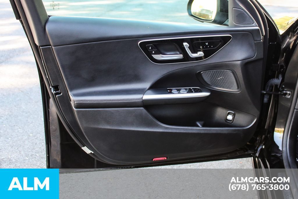 Used 2025 Mercedes-Benz C 300 Sedan image 24