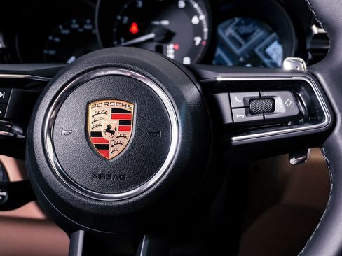 Certified 2025 Porsche Macan image 19