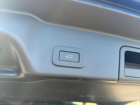 Used 2024 Land Rover Range Rover Evoque S AWD/4WD image 11