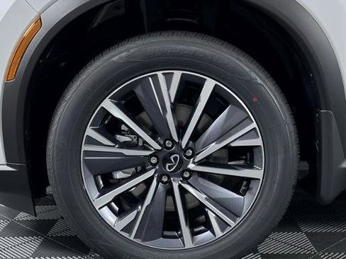 Certified 2026 INFINITI QX60 Luxe w/ Family Package image 12