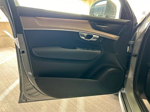 New 2026 Volvo XC90 B6 Plus w/ Protection Package Premier image 9