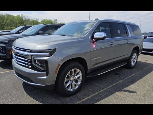 Used 2026 Chevrolet Suburban Premier w/ Sun And Tow Package AWD/4WD image 4