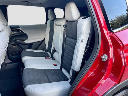 New 2025 Mitsubishi Outlander SE image 26