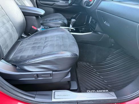 Used 2019 Mitsubishi Outlander SE image 14