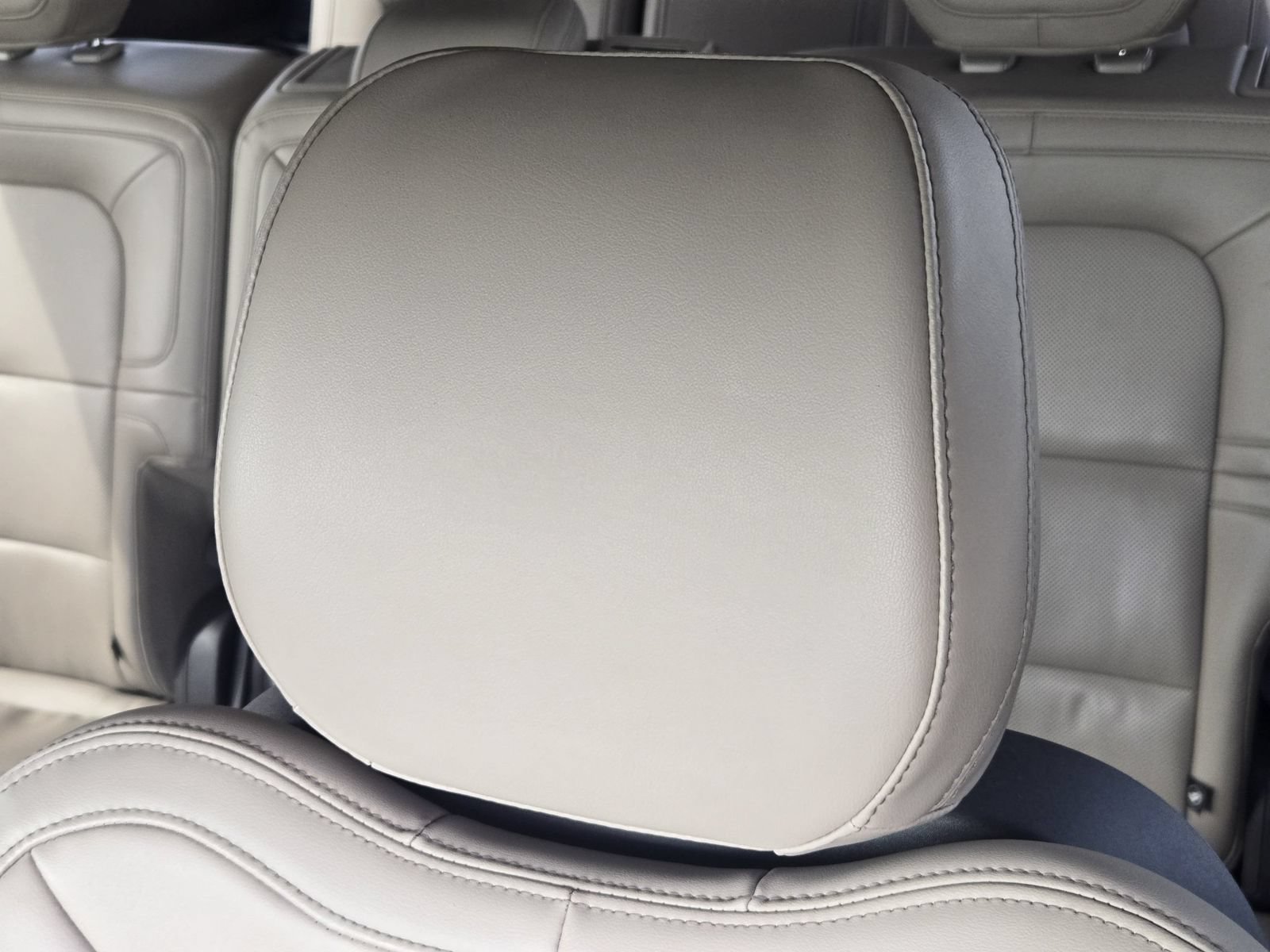Used 2023 Lincoln Navigator 2WD image 27