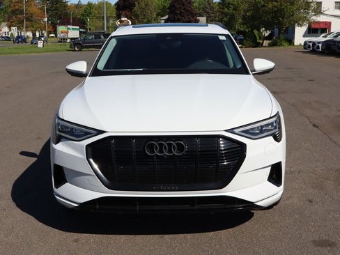 Used 2021 Audi e-tron Premium w/ Convenience Plus Package AWD/4WD image 3