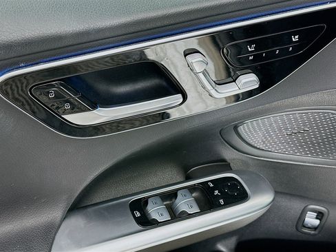 Used 2024 Mercedes-Benz C 300 Sedan image 15