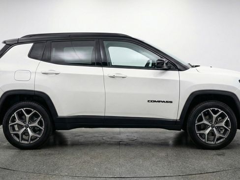 Used 2025 Jeep Compass Limited AWD/4WD image 11