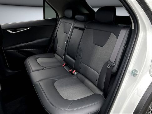 Used 2023 Kia Niro EX image 21