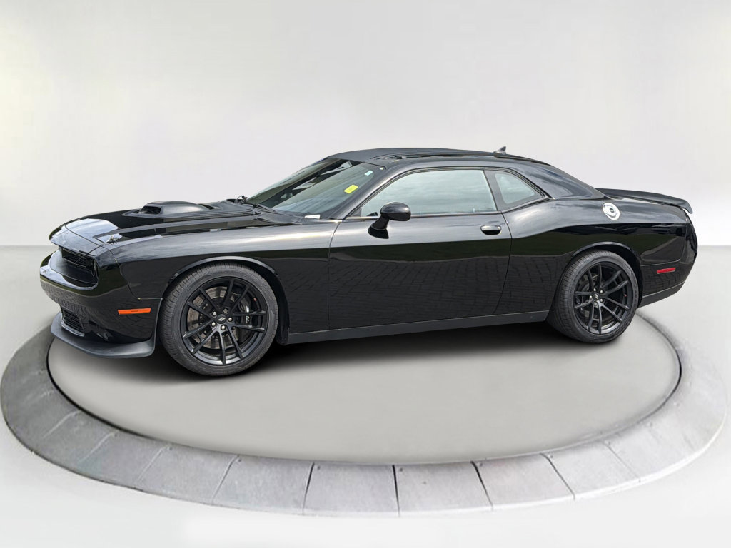 Used 2022 Dodge Challenger R/T Scat Pack w/ Shaker Package RWD image 1