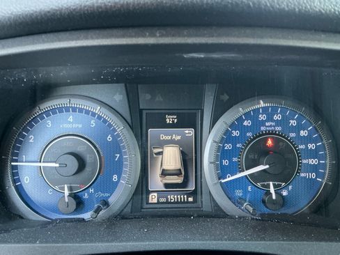 Used 2018 Toyota Sienna LE w/ Carpet Mat Package FWD image 10