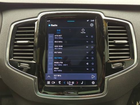 Certified 2023 Volvo XC90 B5 Plus image 17