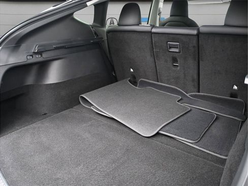 Used 2021 Tesla Model Y Long Range image 23