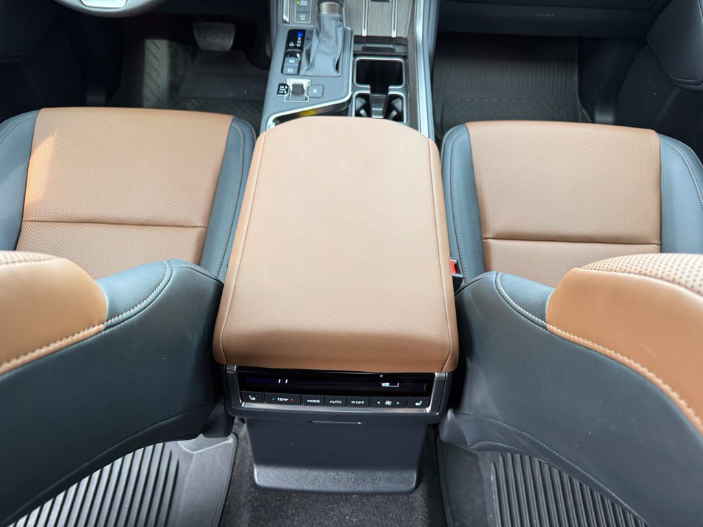Used 2026 Lexus GX 550 w/ Accessory Package (2T) AWD/4WD image 31