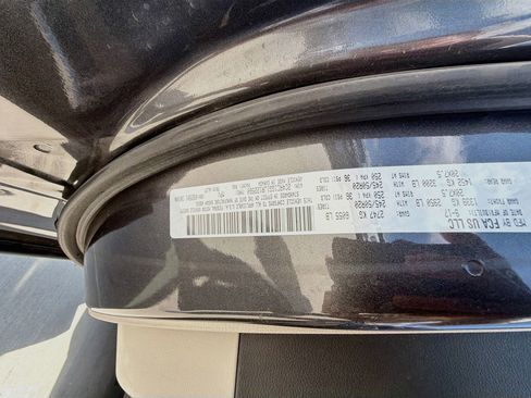 Used 2018 Chrysler Pacifica Limited w/ Tire & Wheel Group FWD image 40