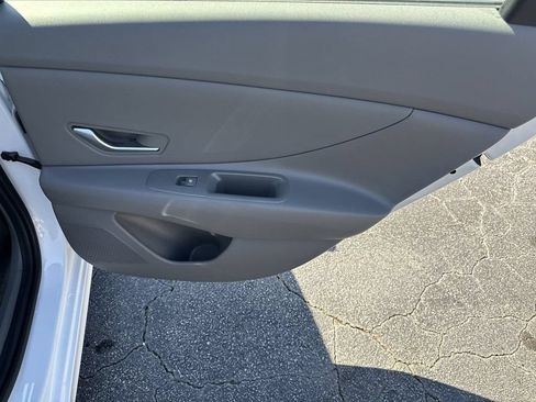 New 2025 Hyundai Elantra SEL FWD image 16