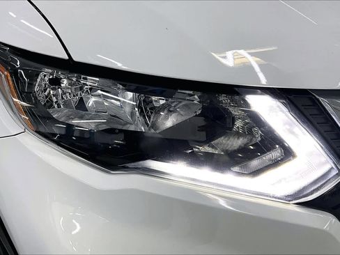 Used 2019 Nissan Rogue S image 79