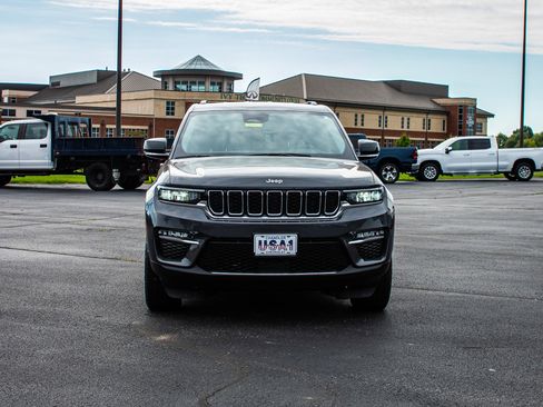 Used 2024 Jeep Grand Cherokee Limited image 2