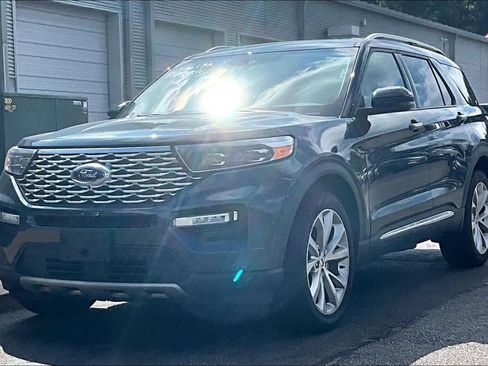 Used 2023 Ford Explorer Platinum w/ Technology Package AWD/4WD image 2