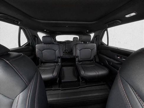 Used 2025 Honda Pilot TrailSport image 20