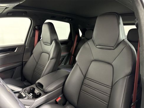 New 2025 Porsche Cayenne GTS image 5