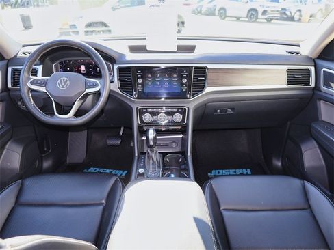 Certified 2022 Volkswagen Atlas SE image 17
