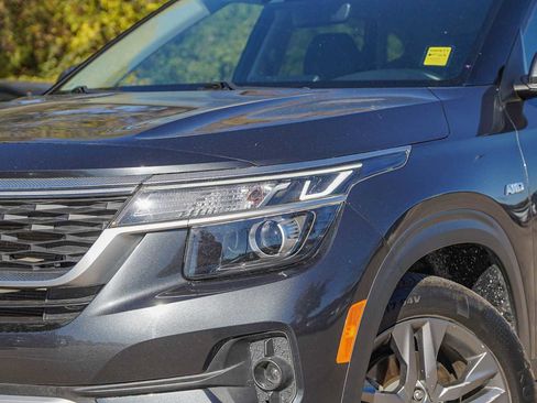 Certified 2021 Kia Seltos S image 3