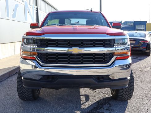 Used 2018 Chevrolet Silverado 1500 LT w/ Trailering Package image 2