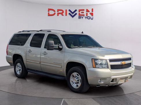 Used 2013 Chevrolet Suburban 2500 LT image 7