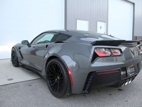 Used 2015 Chevrolet Corvette Z06 w/ 3LZ Preferred Equipment Group RWD image 11