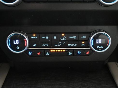 Used 2021 Ford Expedition Limited image 31