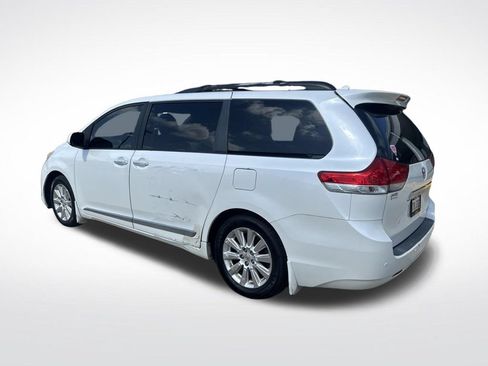 Used 2011 Toyota Sienna Limited w/ Premium Pkg FWD image 6