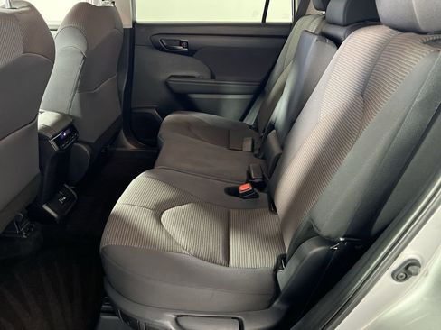 Used 2025 Toyota Highlander LE image 25