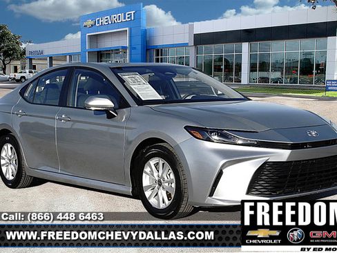 Used 2025 Toyota Camry LE image 1