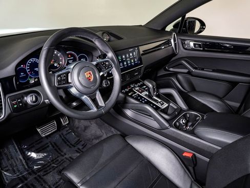 Certified 2023 Porsche Cayenne S AWD/4WD image 4