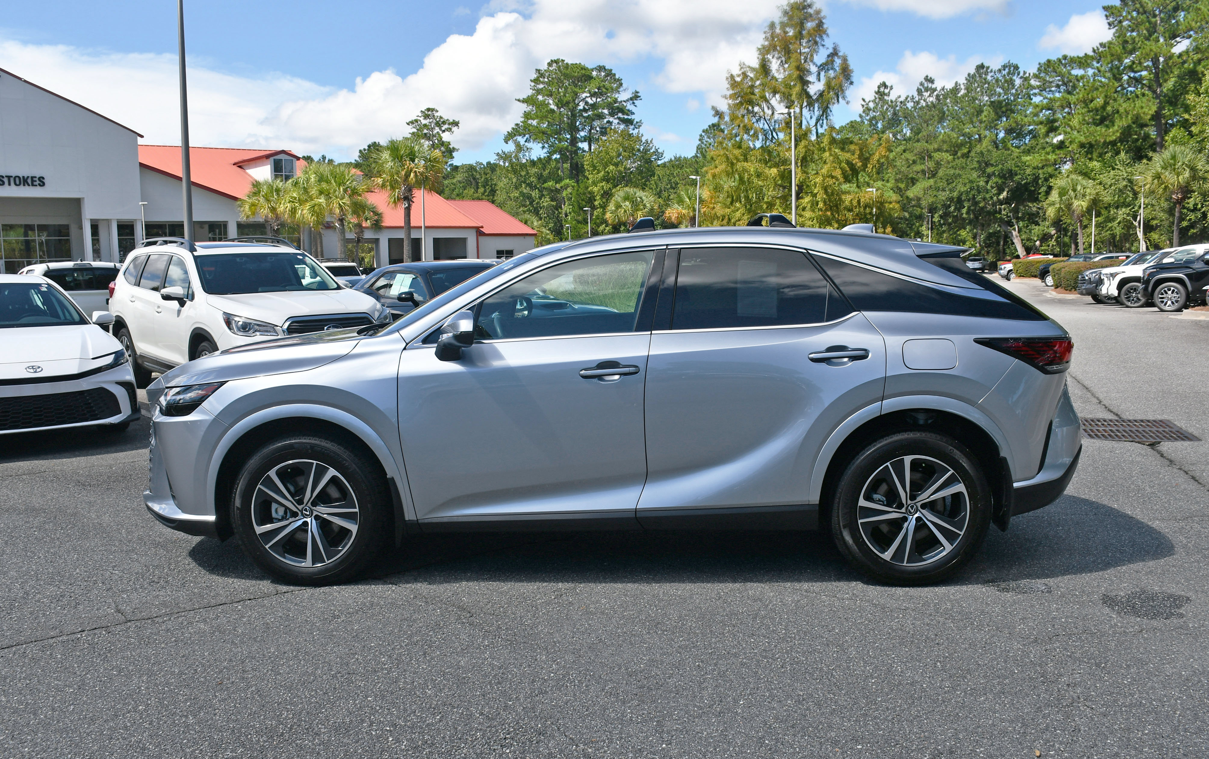 Used 2023 Lexus RX 350 FWD image 2