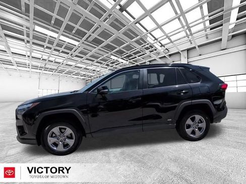 Used 2024 Toyota RAV4 XLE AWD/4WD image 6