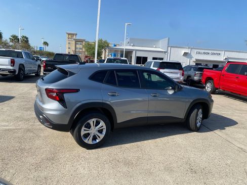 New 2026 Chevrolet Trax LS w/ Driver Confidence Package FWD image 7