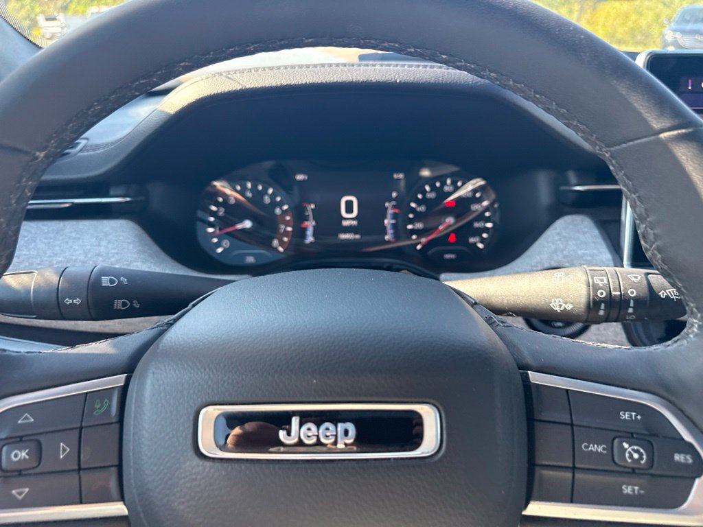 Used 2024 Jeep Compass Latitude w/ Sun and Sound Group AWD/4WD image 28