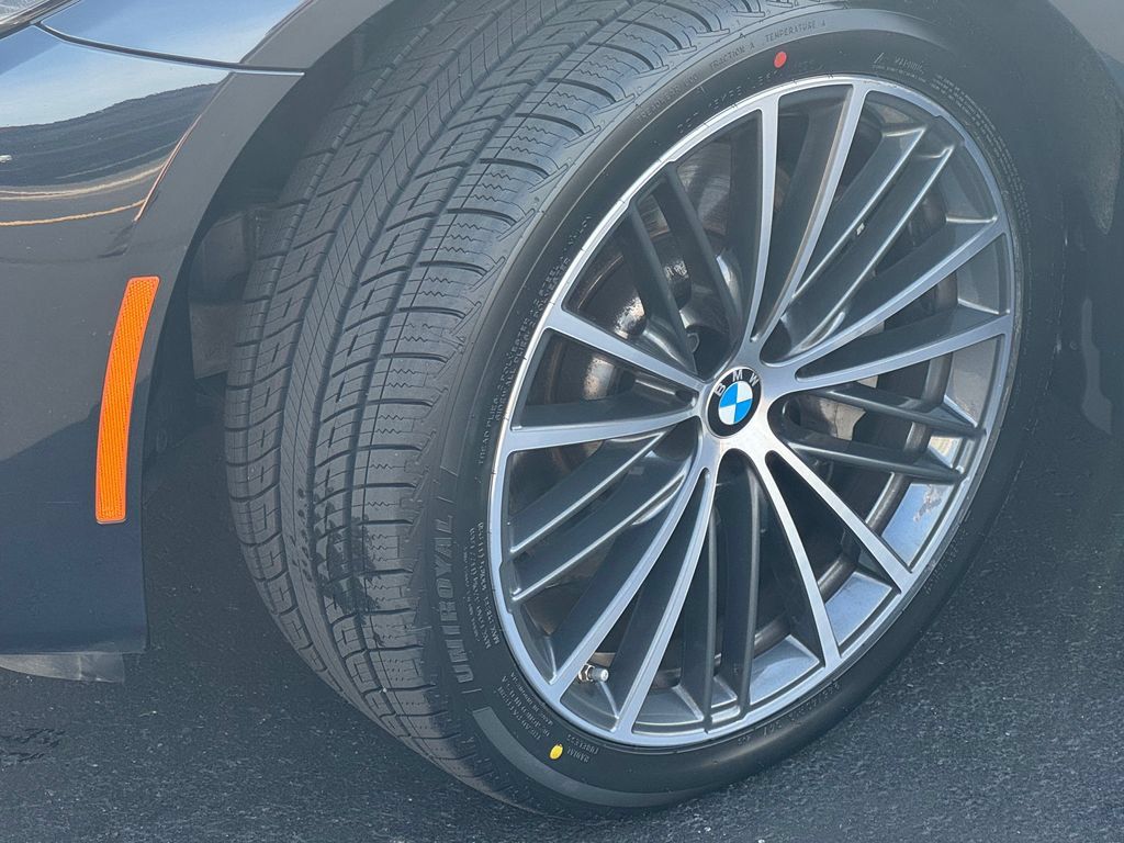 Used 2023 BMW 530i xDrive w/ Convenience Package AWD/4WD image 9
