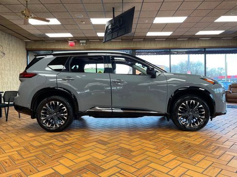 Used 2024 Nissan Rogue Platinum w/ Platinum Premium Package image 7